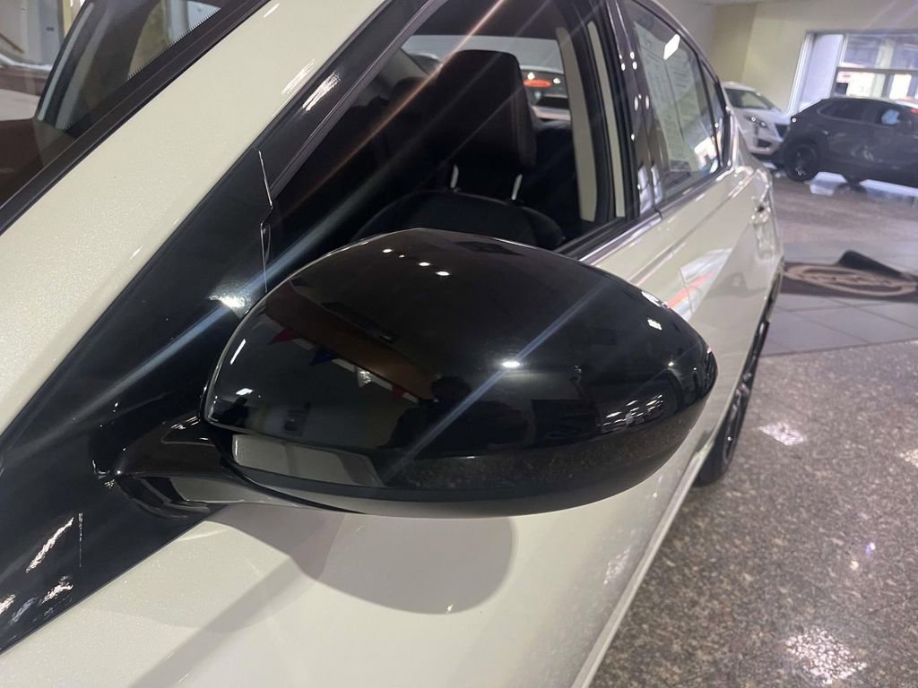 Used 2024 Nissan Altima 2.5 SR FWD image 11
