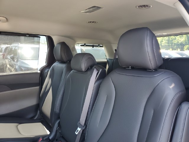 New 2026 Kia Carnival EX FWD image 16