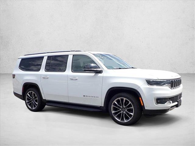 Used 2023 Jeep Wagoneer L Series II w/ Premium Group I AWD/4WD image 5