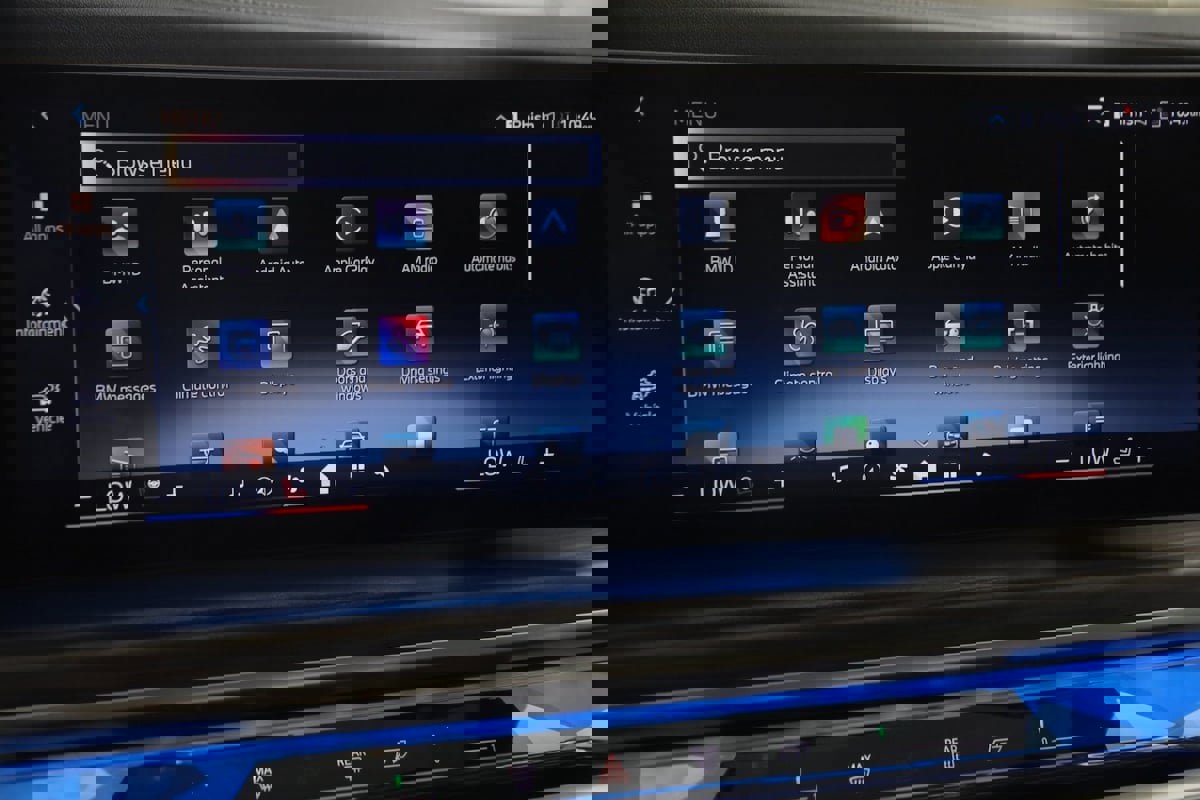 Used 2023 BMW 740i w/ Parking Assistance Package image 44