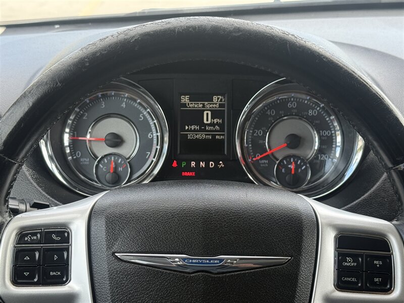 Used 2015 Chrysler Town & Country Touring FWD image 18