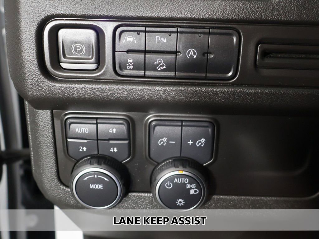 Used 2023 Chevrolet Suburban Premier AWD/4WD image 4