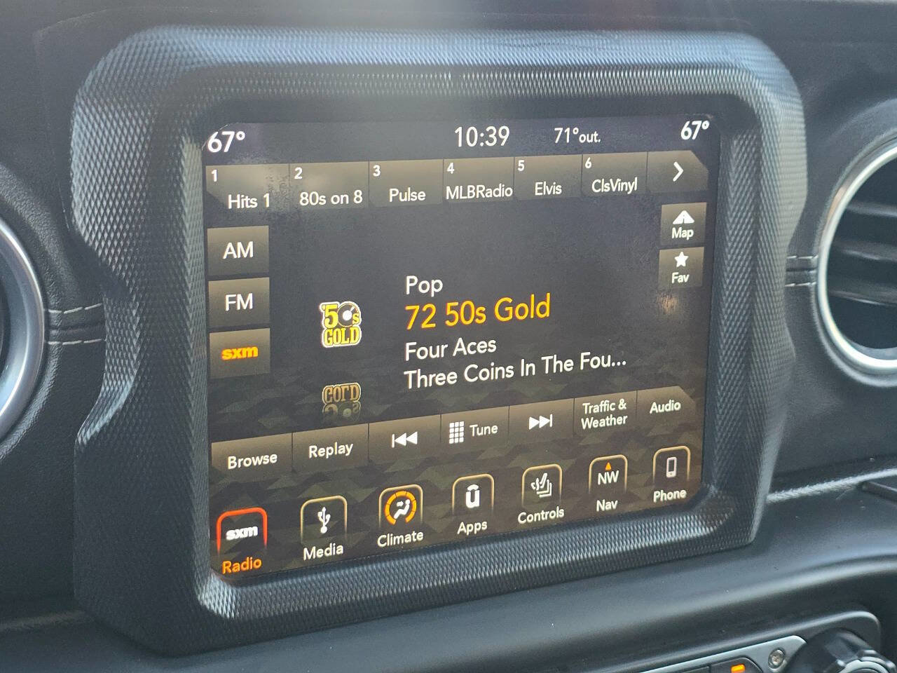 Used 2018 Jeep Wrangler Unlimited Sahara image 9