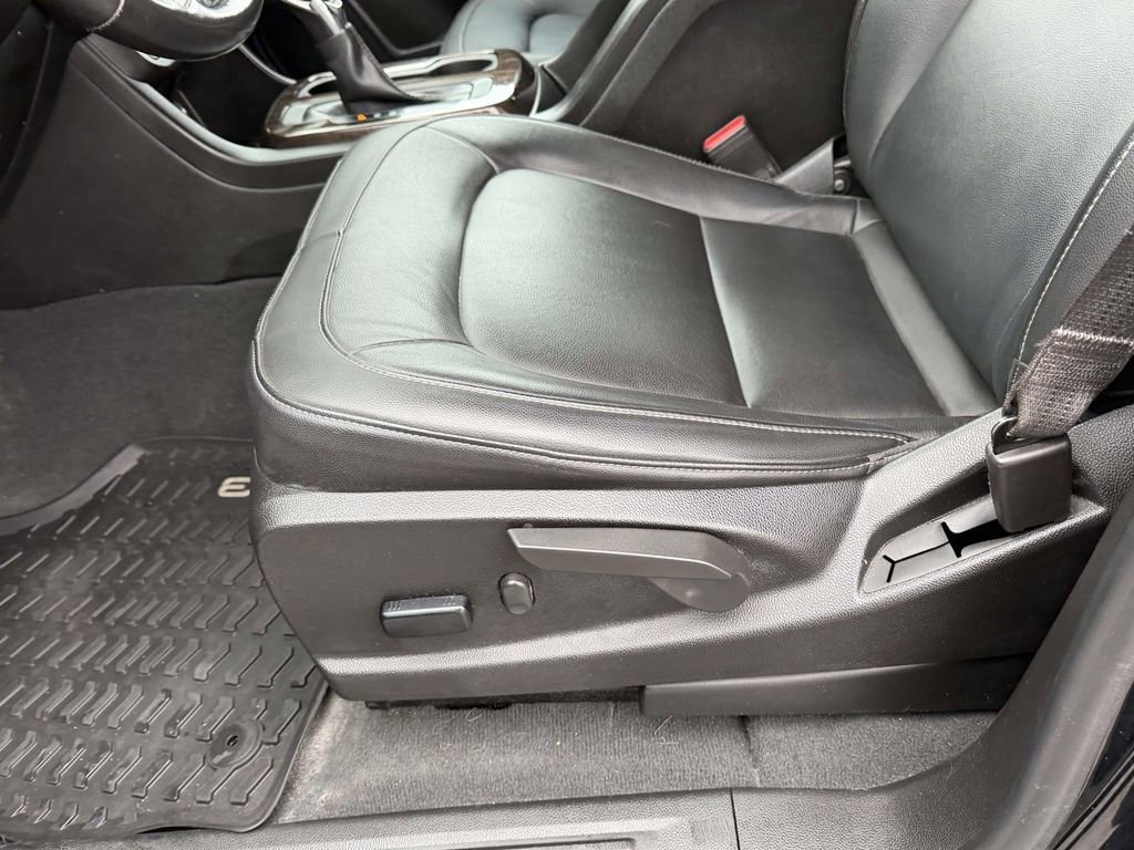 Used 2022 GMC Canyon Elevation w/ Elevation Premium Package image 16