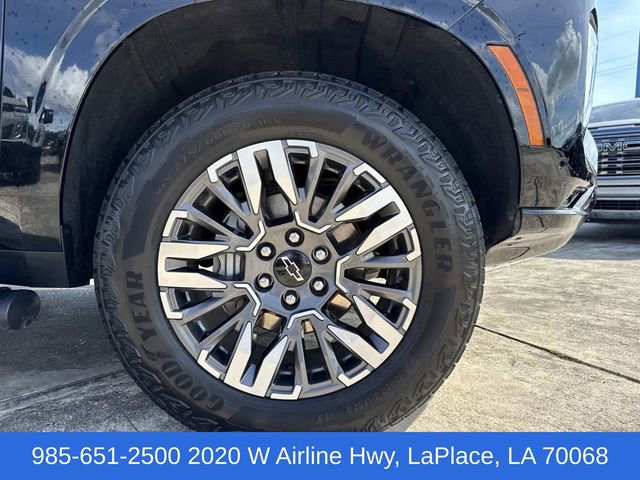 Used 2025 Chevrolet Suburban Z71 image 7