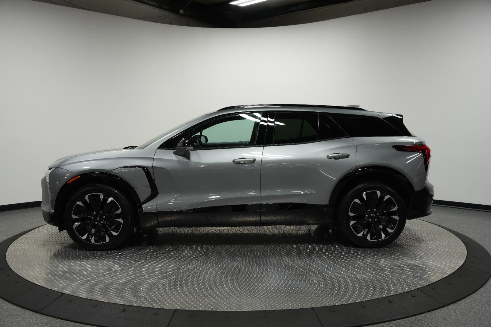 Used 2025 Chevrolet Blazer EV RS AWD/4WD image 4