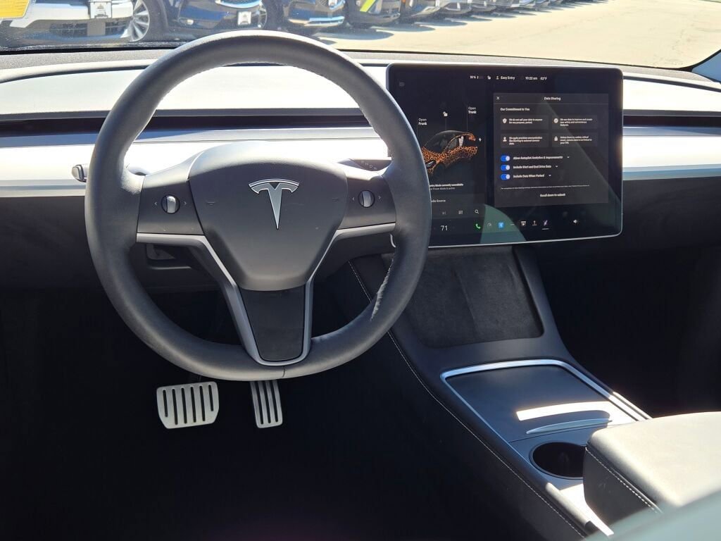 Used 2025 Tesla Model Y Performance image 16