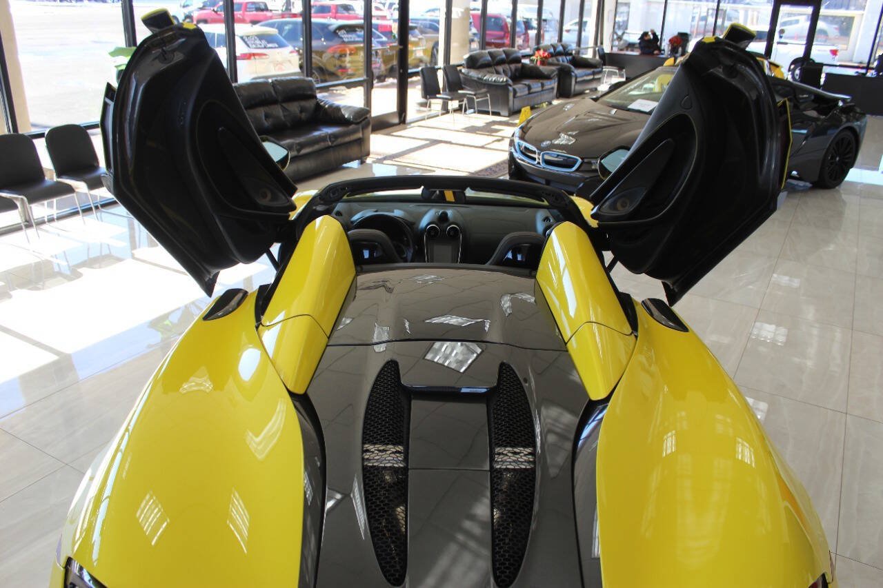 Used 2018 McLaren 570S Spider RWD image 7