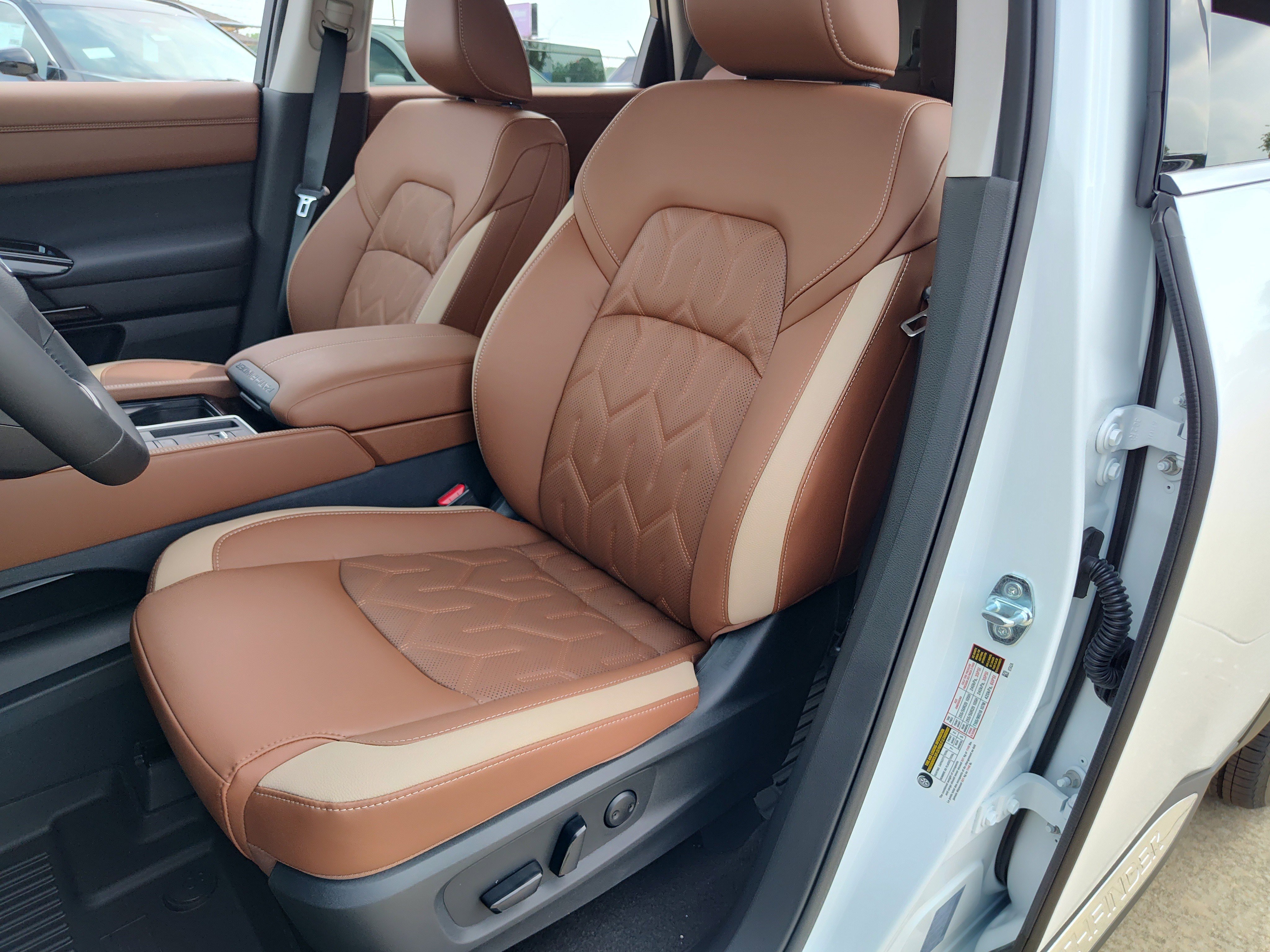 New 2026 Nissan Pathfinder Platinum FWD image 7