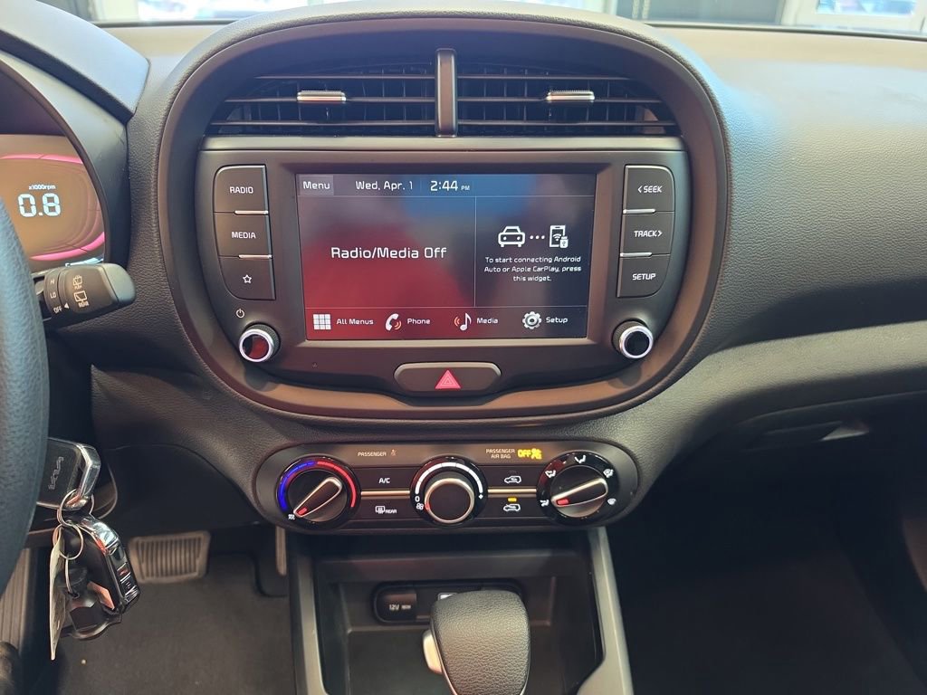 Used 2025 Kia Soul LX image 24