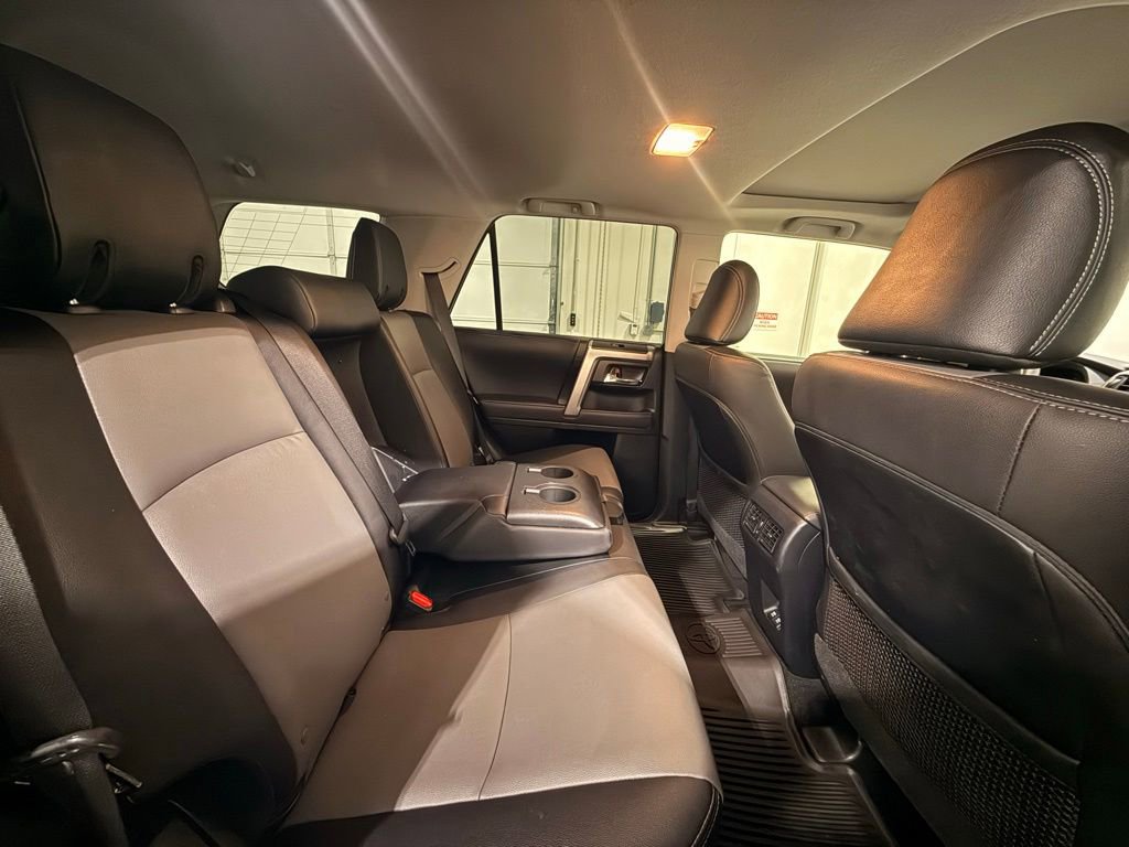 Used 2022 Toyota 4Runner SR5 Premium w/ Moonroof Package AWD/4WD image 32