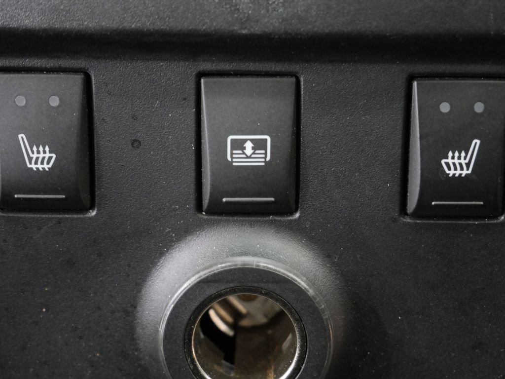 Used 2013 Chrysler 300 C image 24