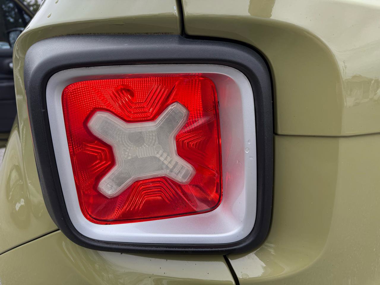 Used 2015 Jeep Renegade Limited FWD image 9