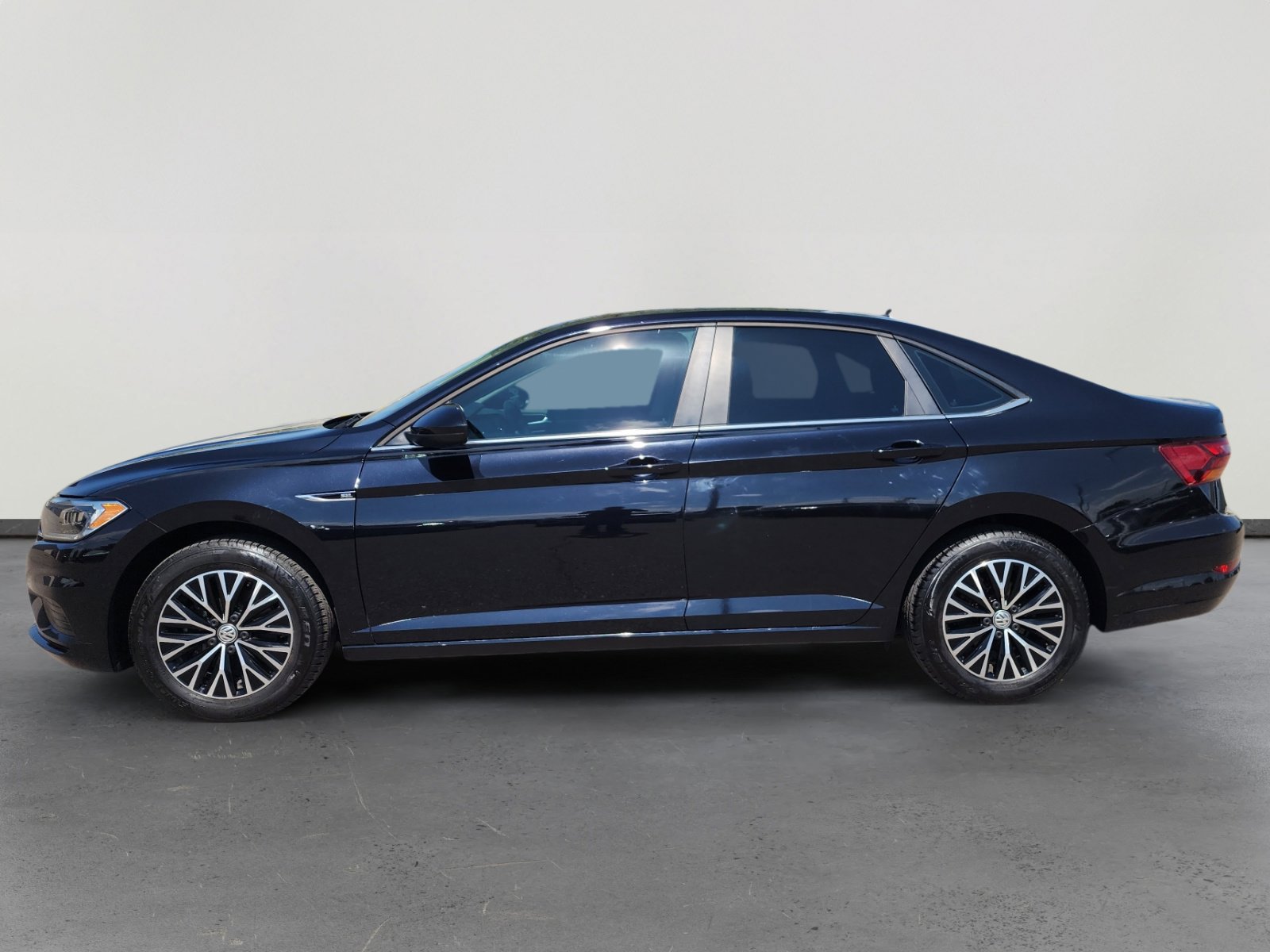 Used 2019 Volkswagen Jetta SEL w/ Cold Weather Package image 2