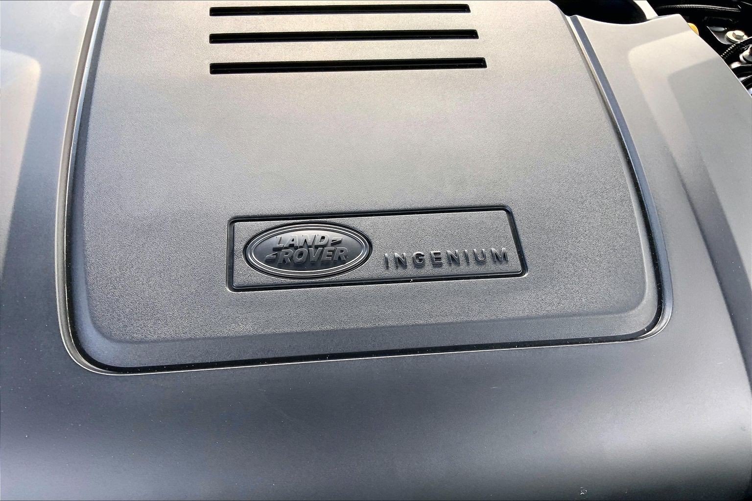Certified 2025 Land Rover Discovery Dynamic SE AWD/4WD image 32