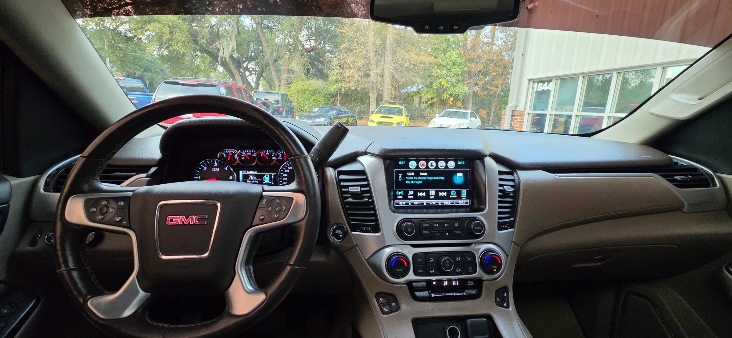 Used 2018 GMC Yukon SLT w/ Open Road Package AWD/4WD image 12