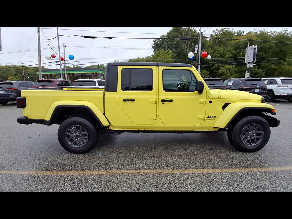 Used 2024 Jeep Gladiator Sport AWD/4WD image 38