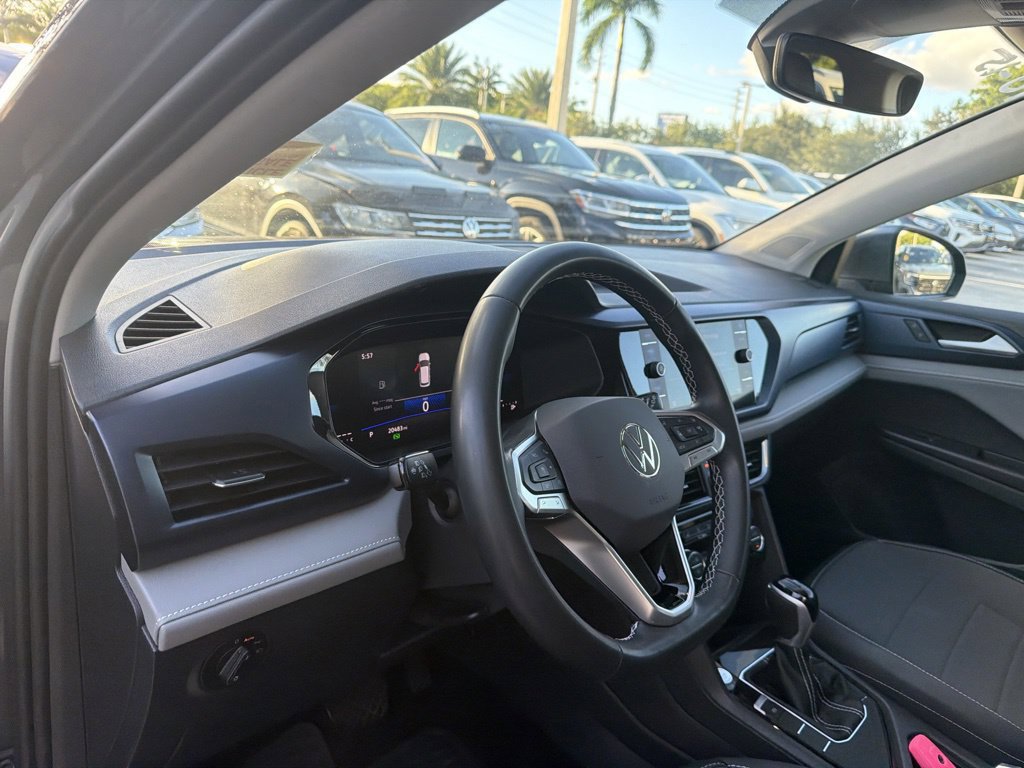 Used 2024 Volkswagen Taos SE FWD image 12