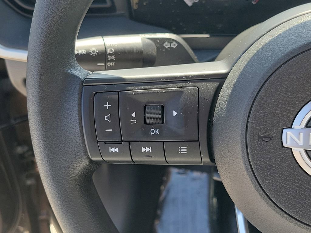 Certified 2025 Nissan Kicks S image 31