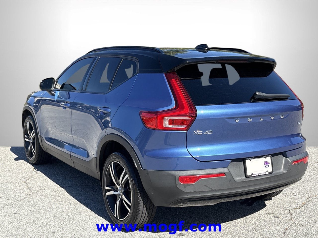 Used 2021 Volvo XC40 T4 R-Design w/ Advanced Package FWD image 16