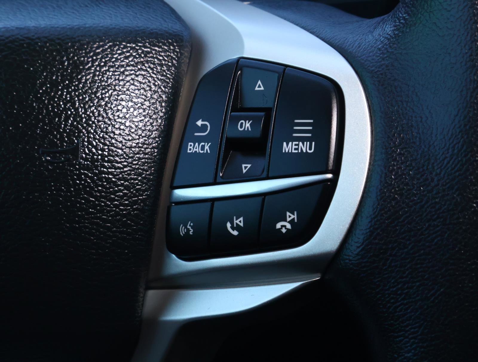 Used 2023 Ford Explorer XLT image 24