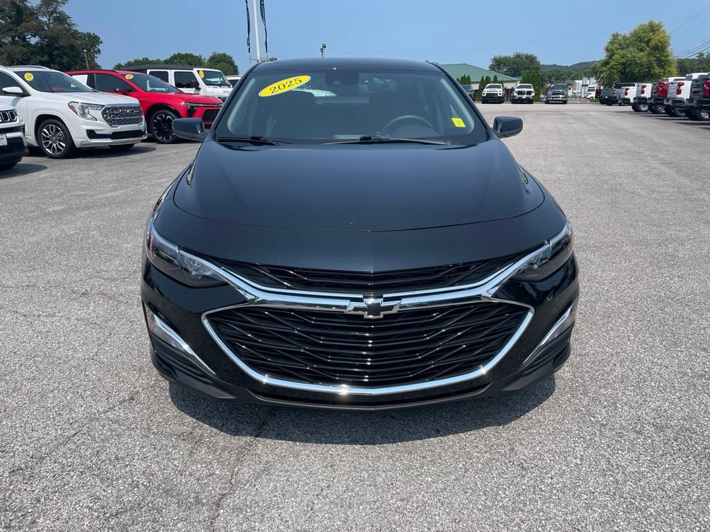 Used 2025 Chevrolet Malibu RS FWD image 2