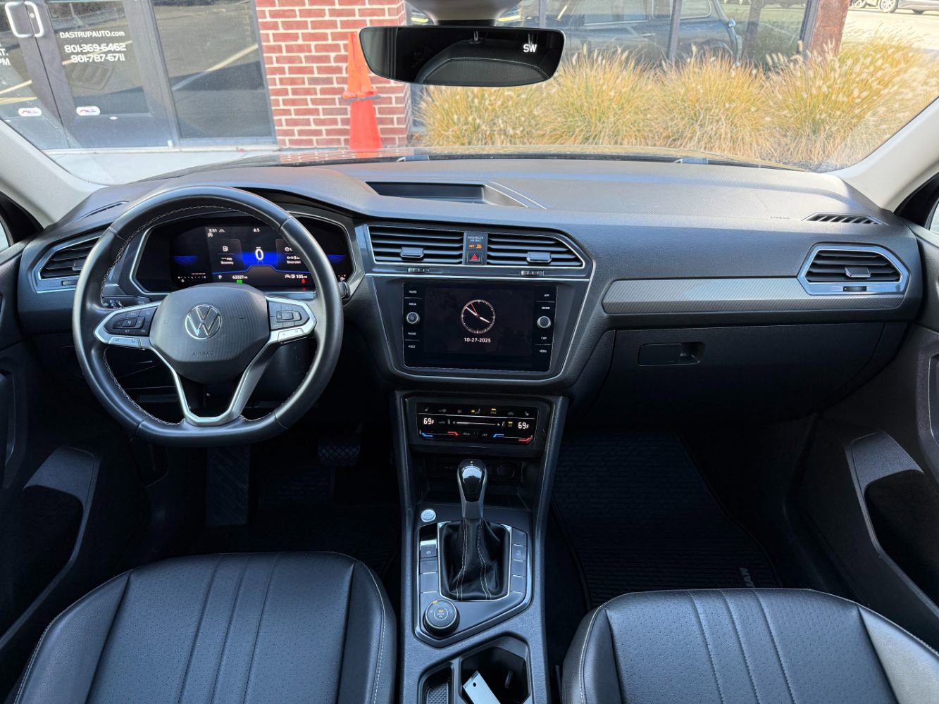 Used 2023 Volkswagen Tiguan SE image 14