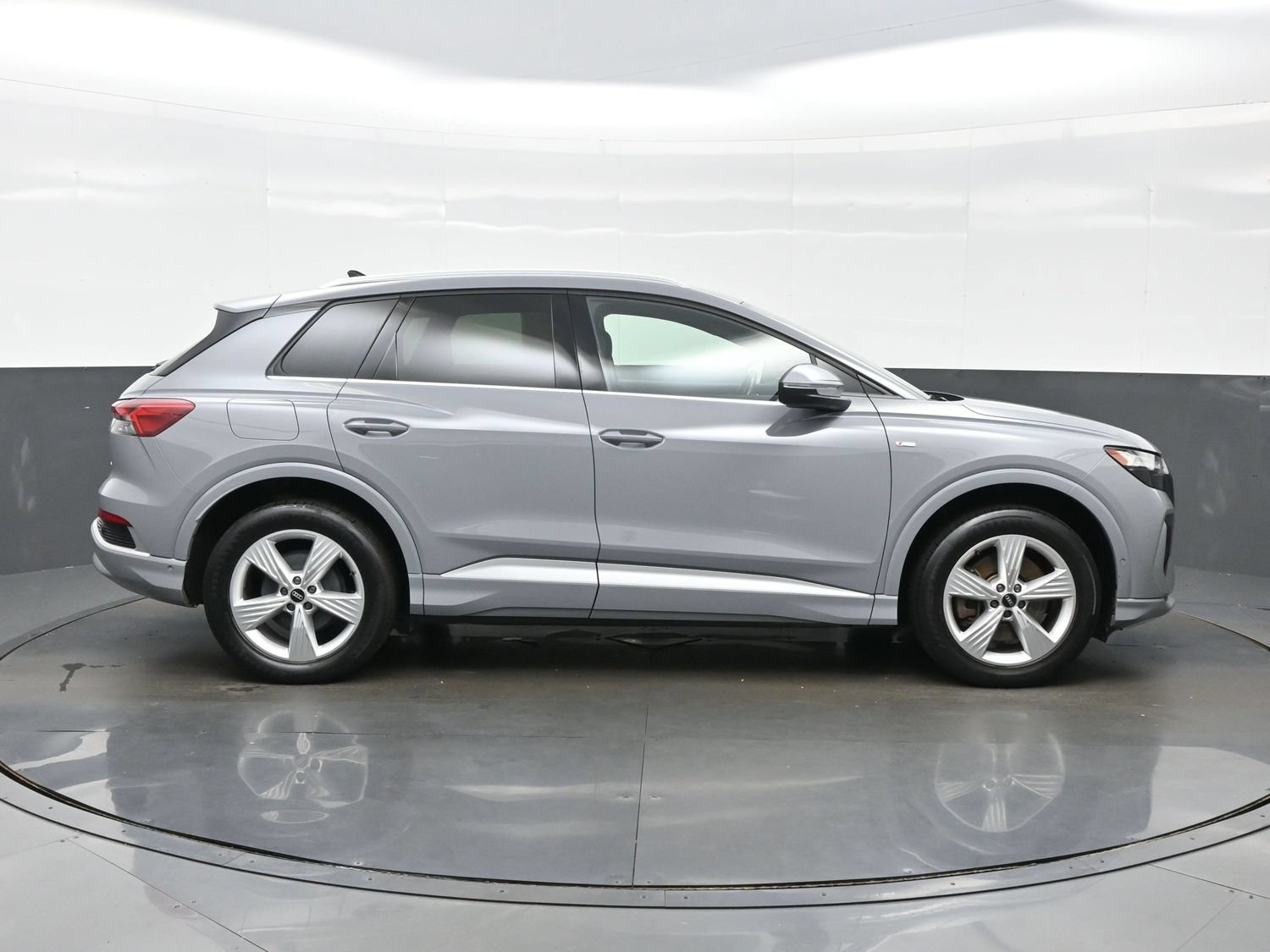 Used 2023 Audi Q4 e-tron Premium Plus w/ Premium Plus AWD/4WD image 7