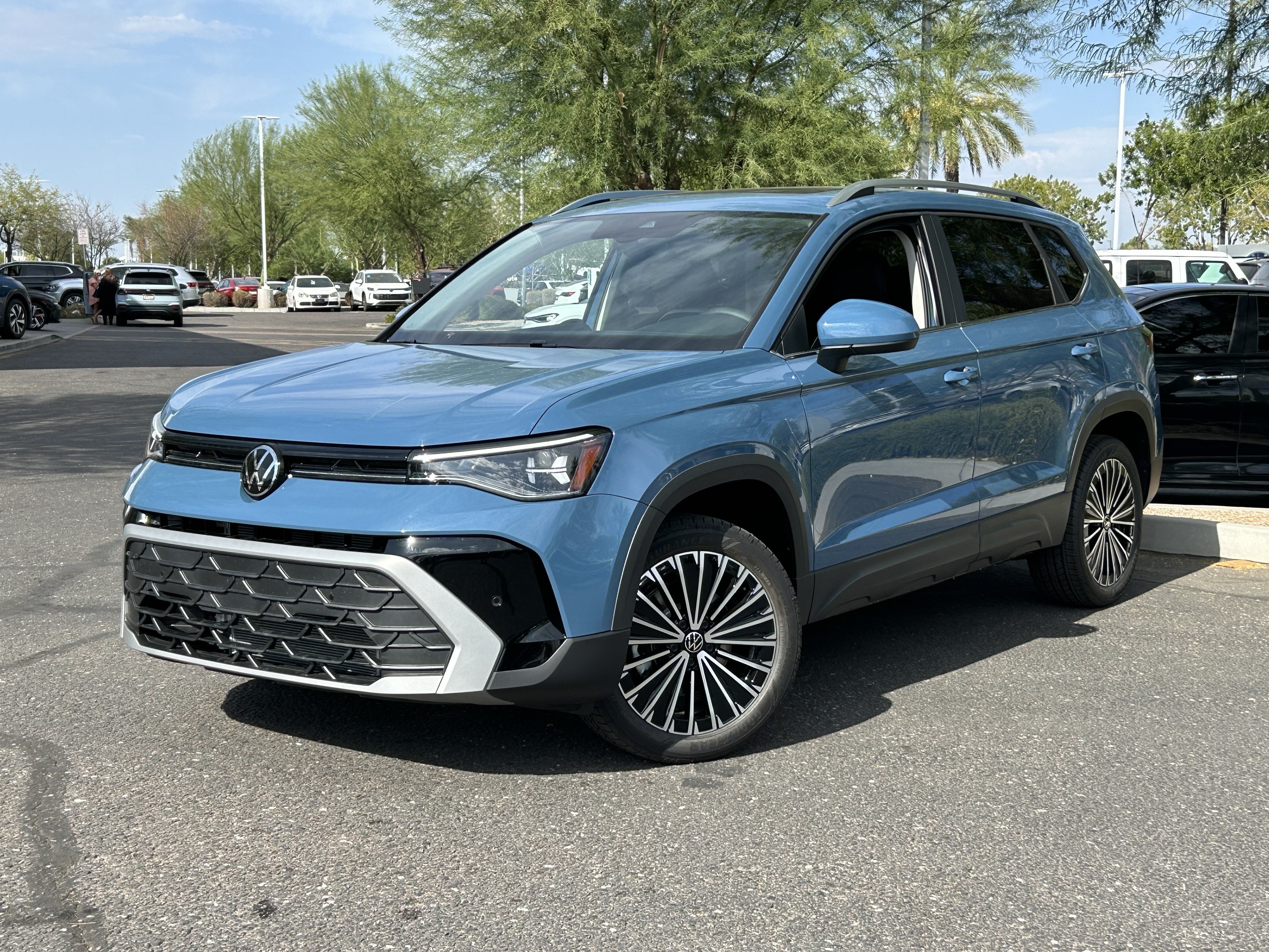 New 2026 Volkswagen Taos SE FWD image 2