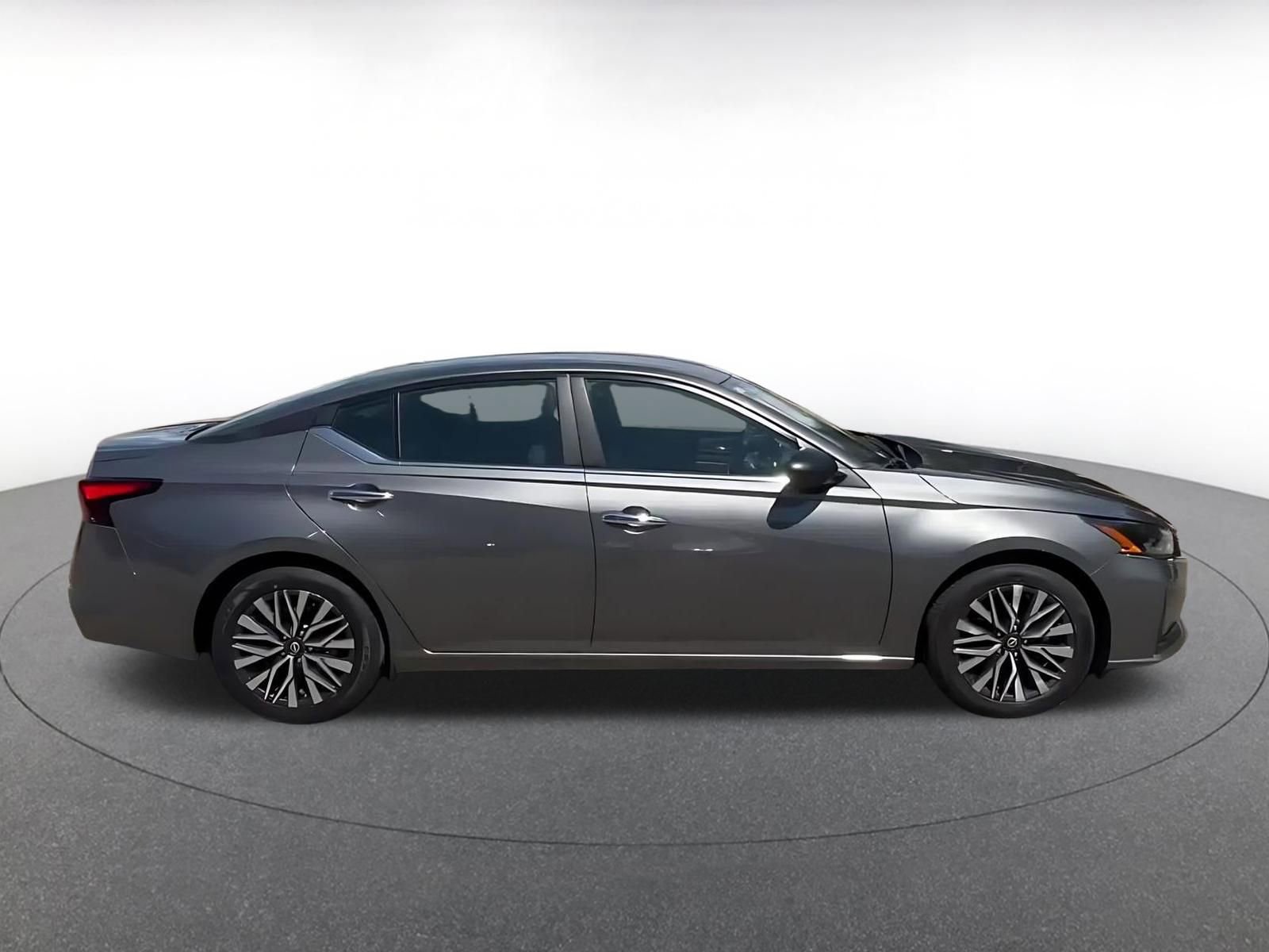 Used 2025 Nissan Altima 2.5 SV FWD image 16