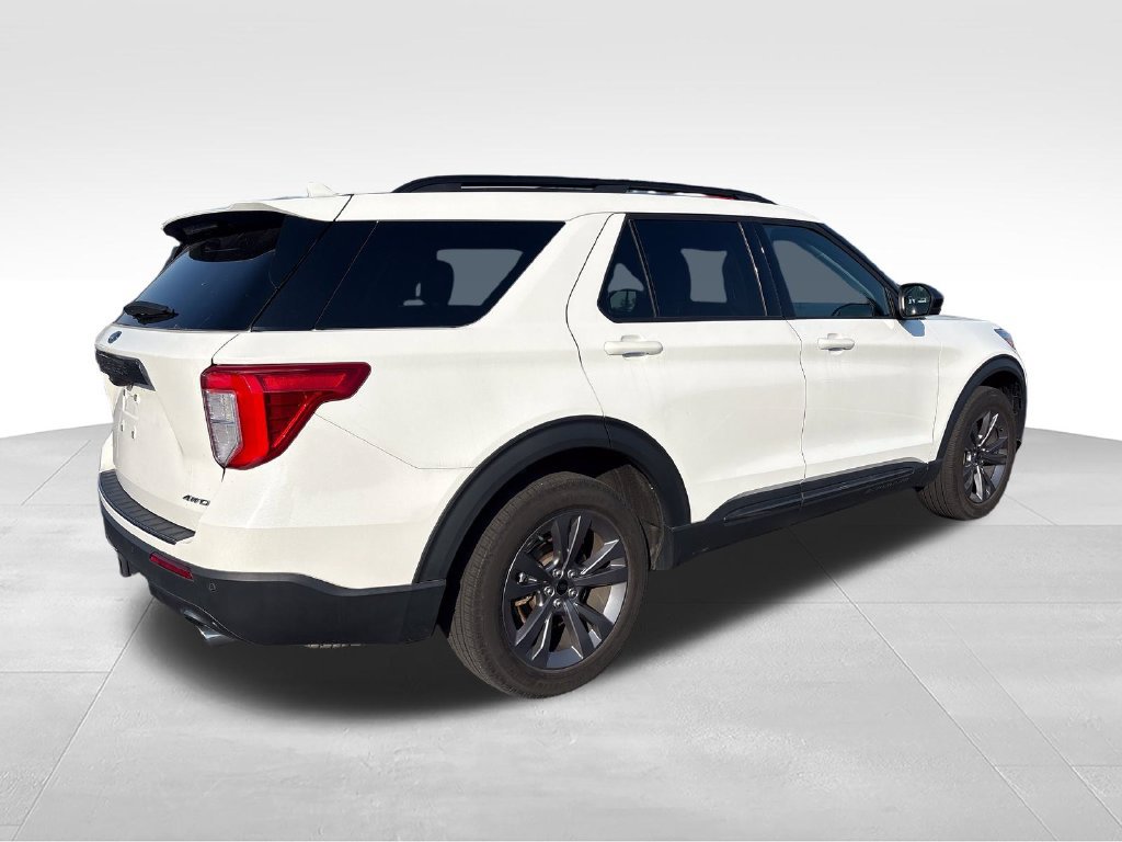 Used 2024 Ford Explorer XLT w/ Equipment Group 202A AWD/4WD image 5
