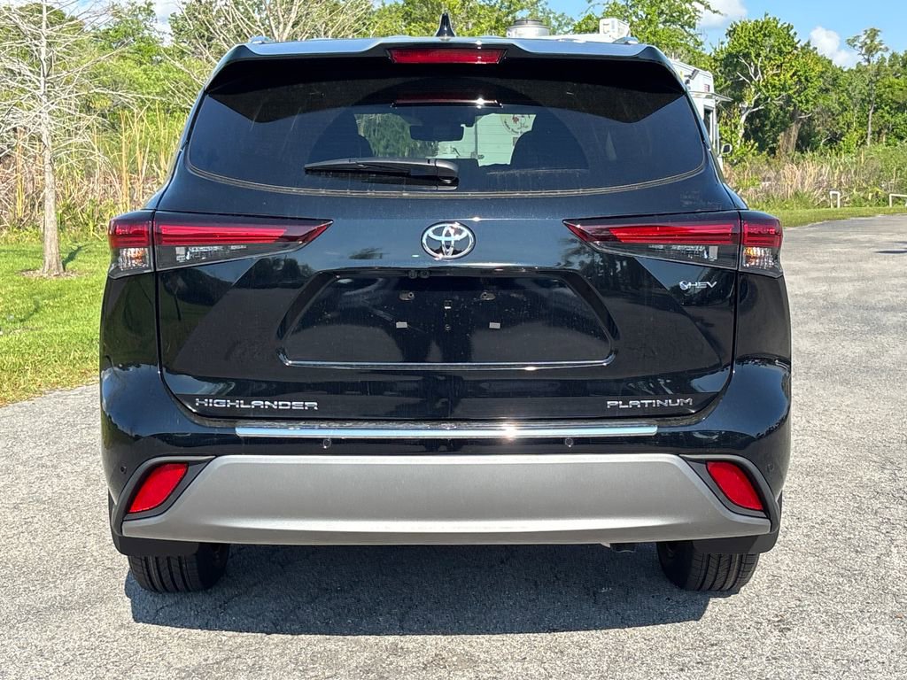 New 2026 Toyota Highlander Platinum image 5