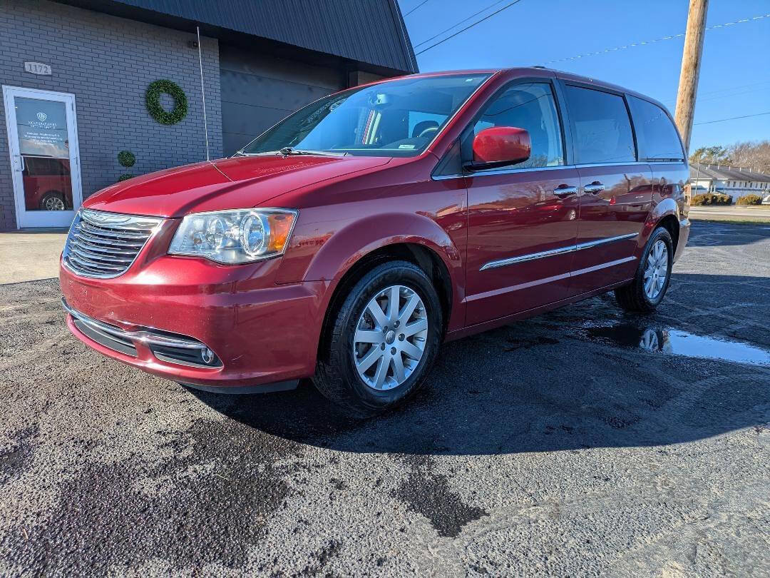 Used 2015 Chrysler Town & Country Touring w/ Driver Convenience Group image 2