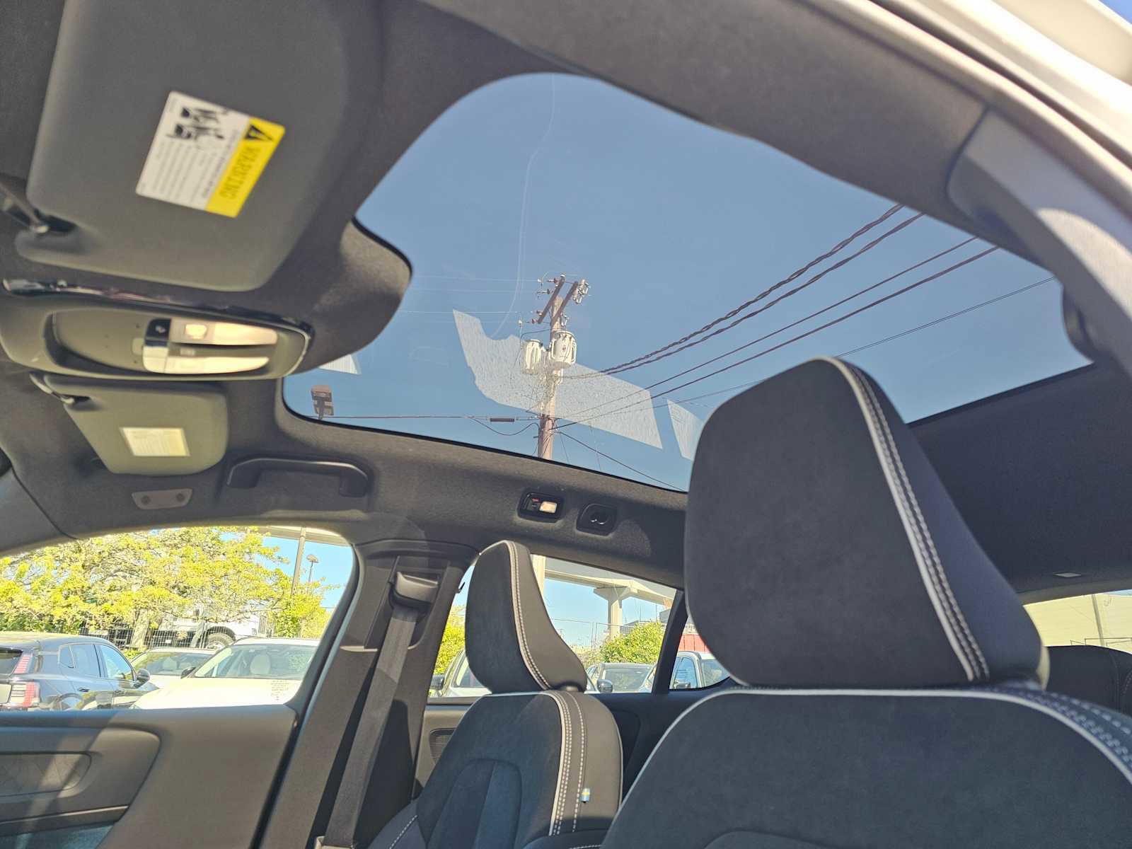 Certified 2023 Volvo C40 P8 Recharge Ultimate w/ Protection Package Premier image 22