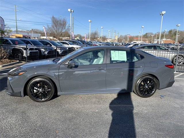 Used 2025 Toyota Camry SE image 5