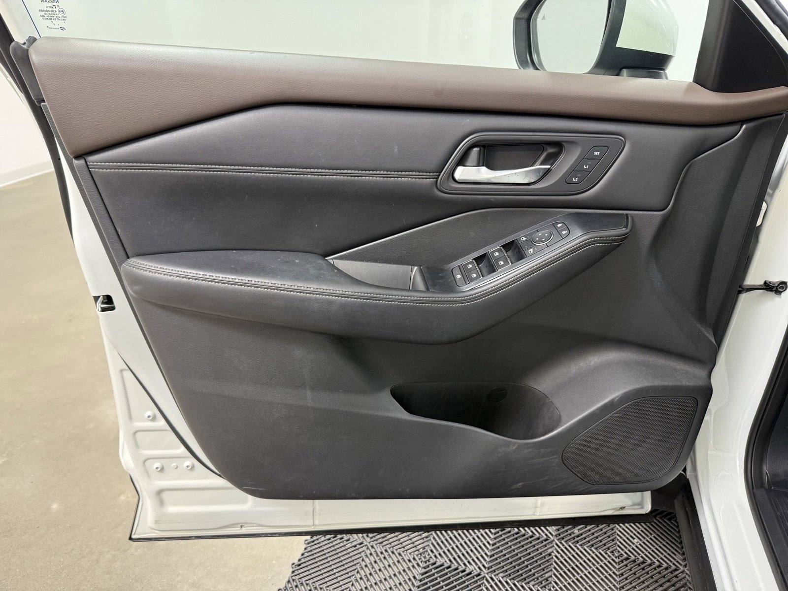 Used 2022 Nissan Rogue SL w/ SL Premium Package image 14