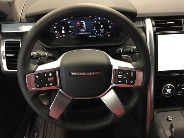 New 2024 Land Rover Discovery Dynamic SE image 14