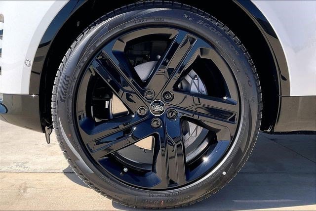 New 2026 Land Rover Discovery Dynamic SE image 15