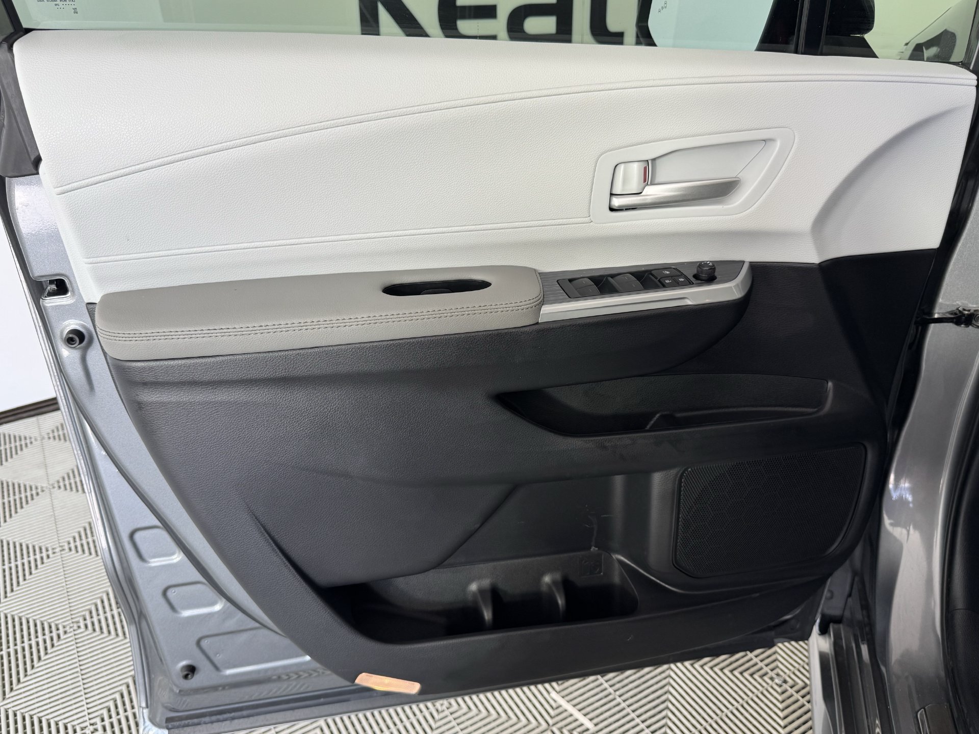 Certified 2026 Toyota Sienna XLE FWD image 13