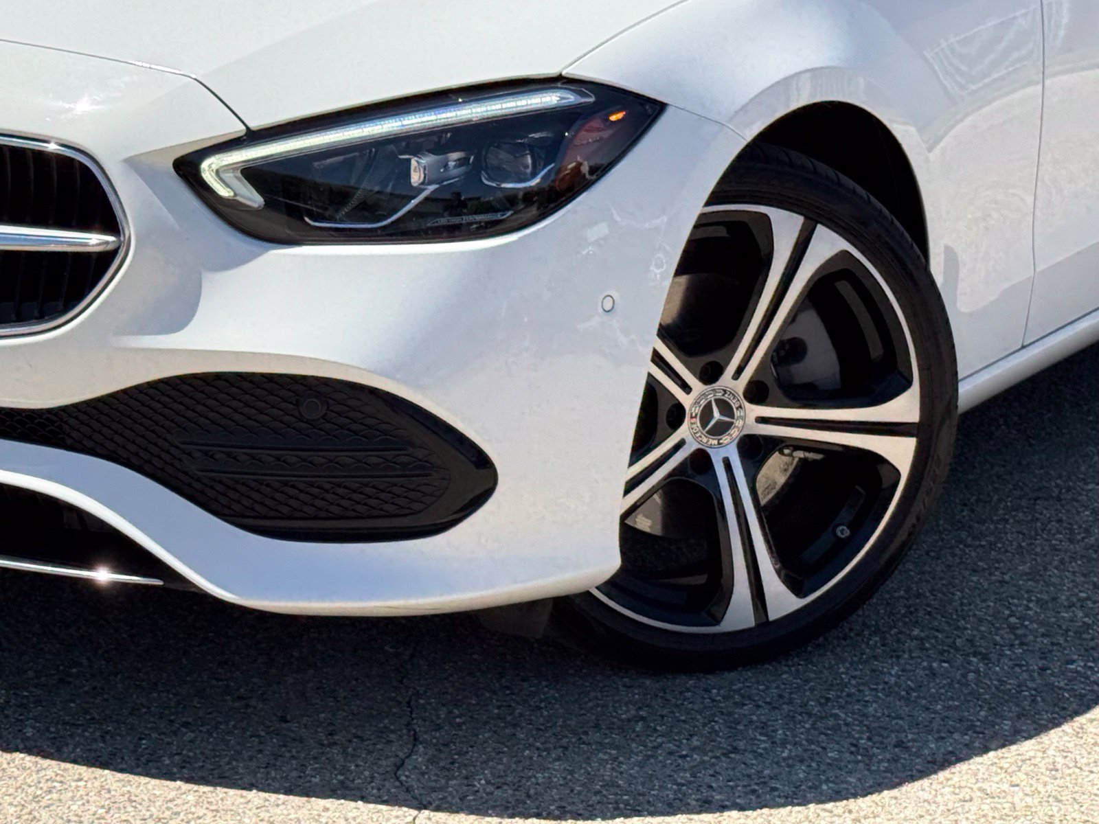 Used 2024 Mercedes-Benz C 300 Sedan image 3