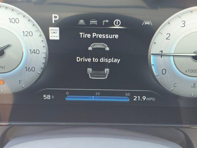 Certified 2025 Hyundai Elantra SEL image 27