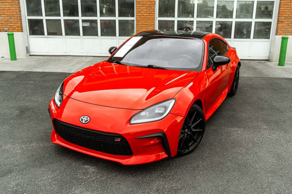 Used 2023 Toyota GR86 Premium RWD image 2