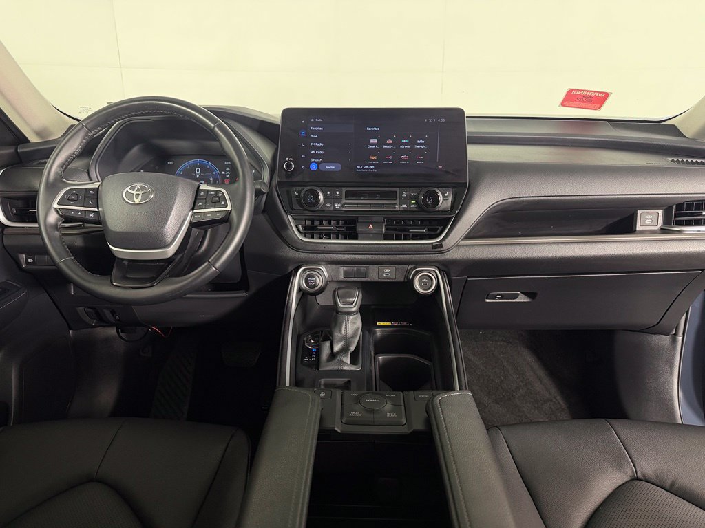 Used 2025 Toyota Grand Highlander AWD image 12