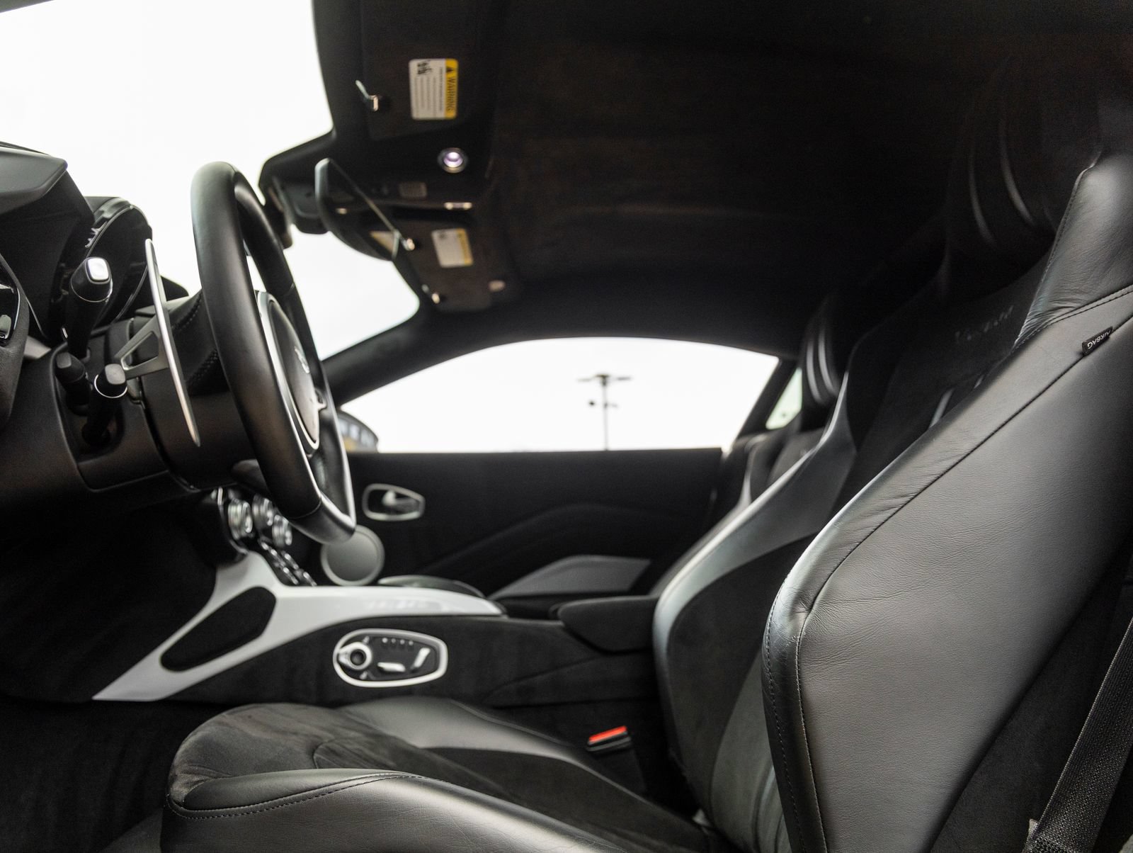 Used 2019 Aston Martin V8 Vantage Coupe RWD image 22