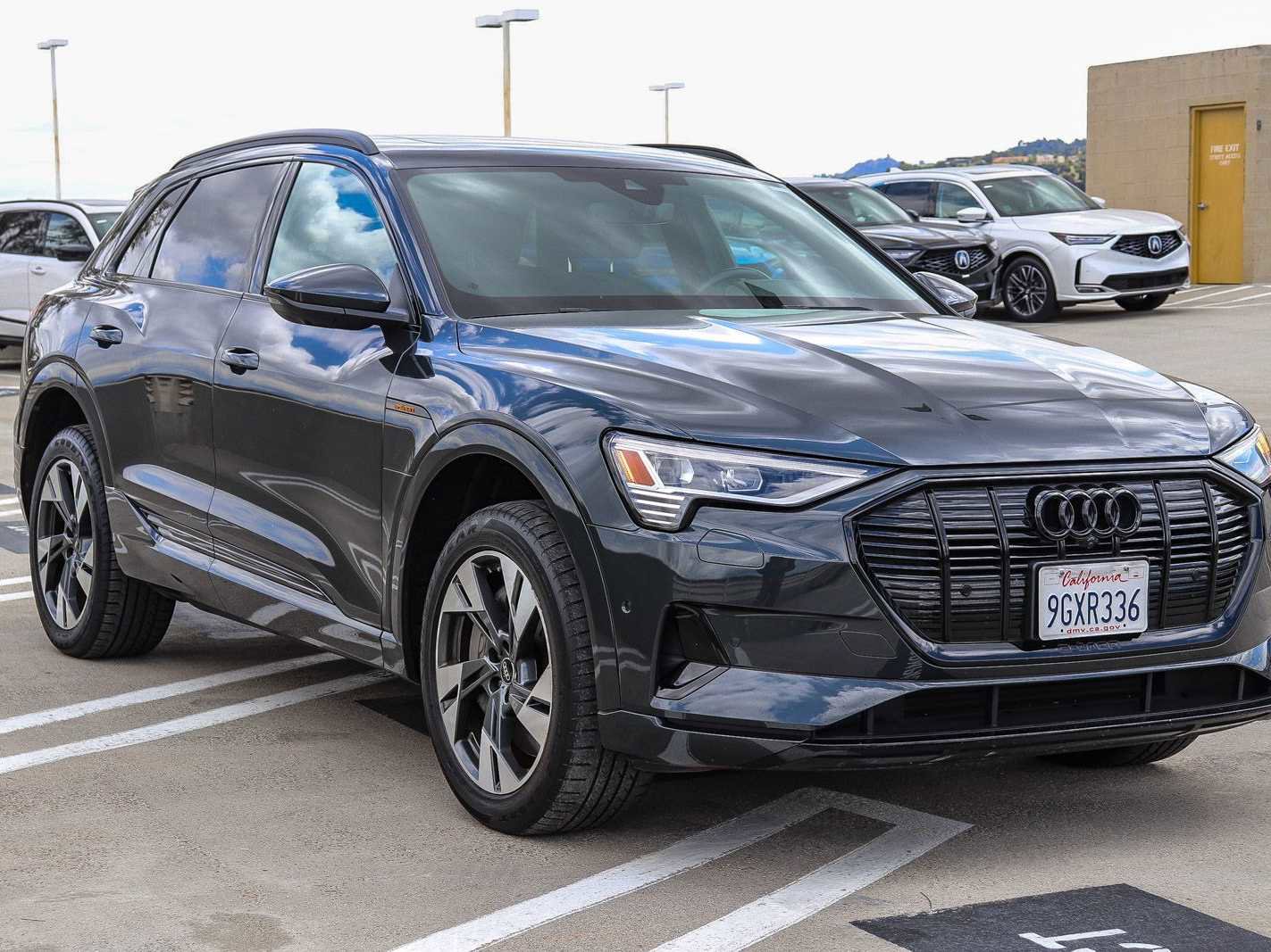 Used 2023 Audi e-tron Premium w/ Convenience Plus Package AWD/4WD image 5