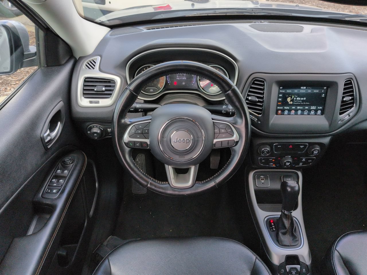 Used 2019 Jeep Compass Latitude FWD image 16