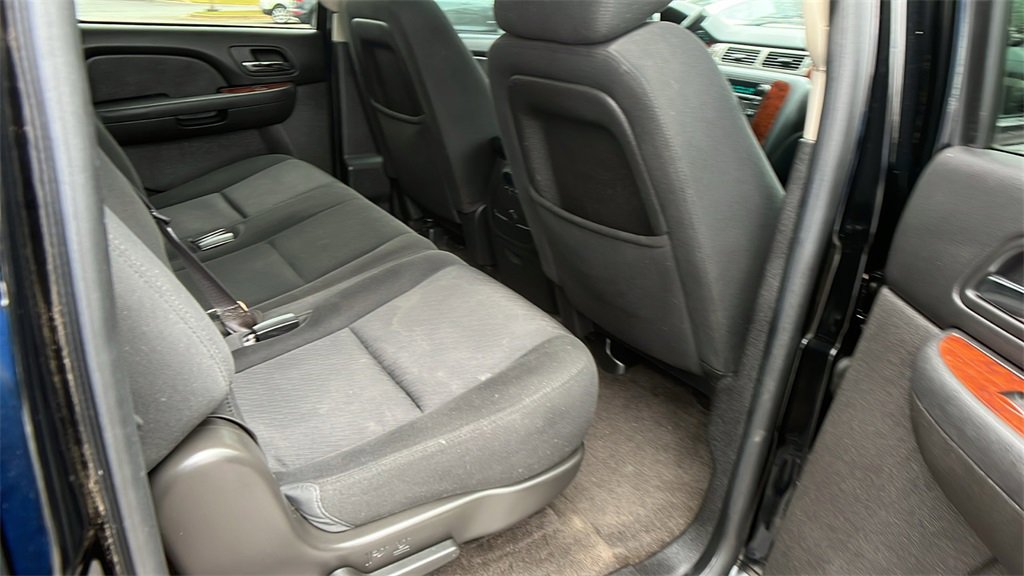 Used 2014 Chevrolet Suburban LS image 18