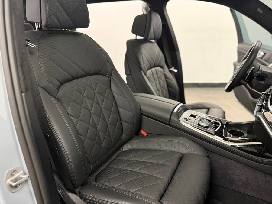Used 2026 BMW X7 xDrive40i w/ Executive Package image 59
