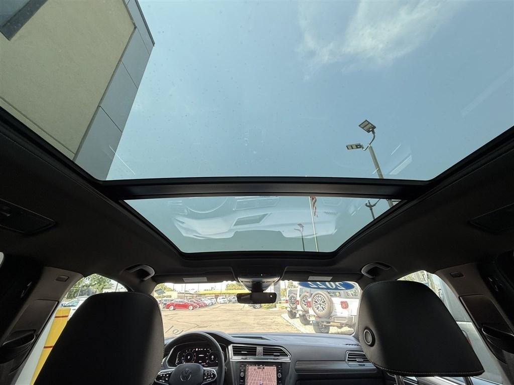 Used 2022 Volkswagen Tiguan SEL R-Line AWD/4WD image 30
