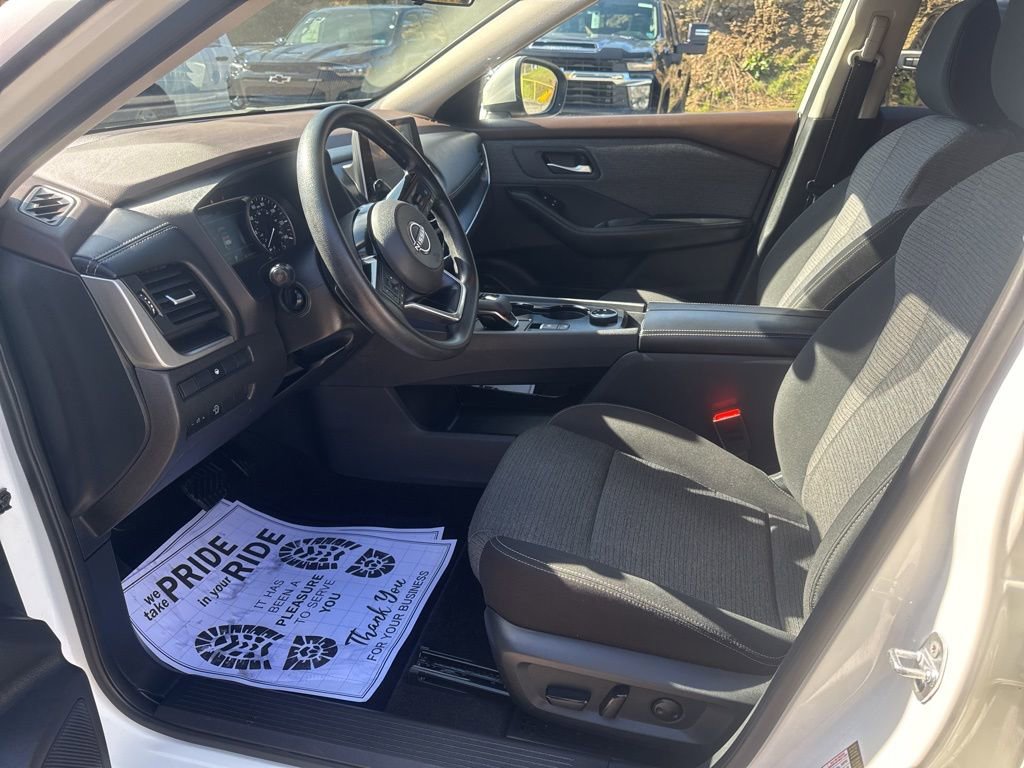 Used 2023 Nissan Rogue SV image 18